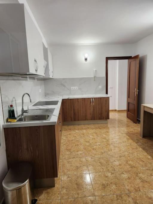 Апартаменты Lujoso Apartamento Vacacional Каррисаль Экстерьер фото